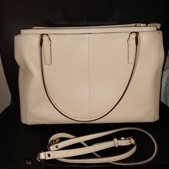 Authentic Coach shoulder bag (NWOT) - Picture 5 of 7
